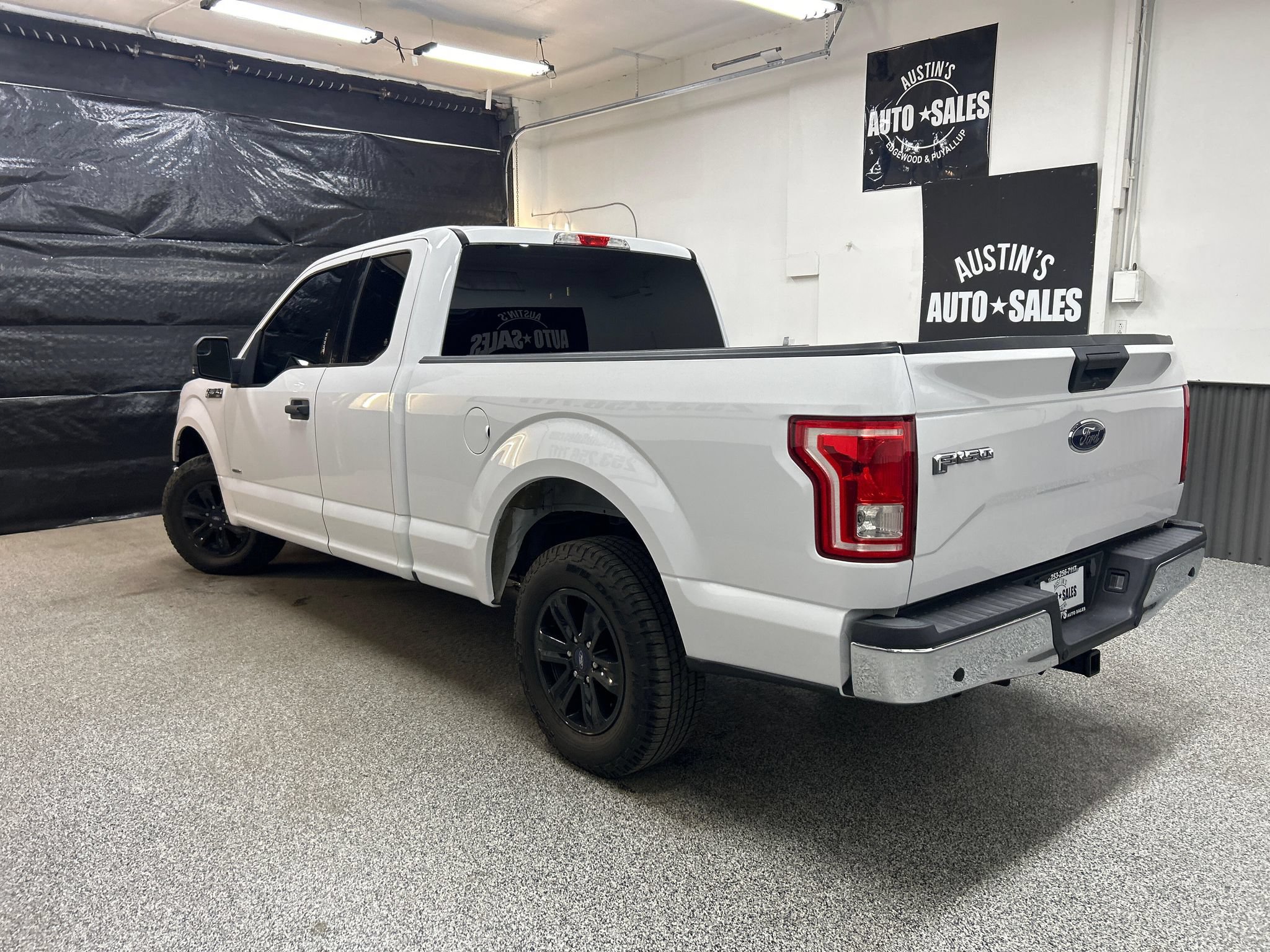 Used 2015 Ford F150 XLT w/ Equipment Group 301A Mid RWD image 4