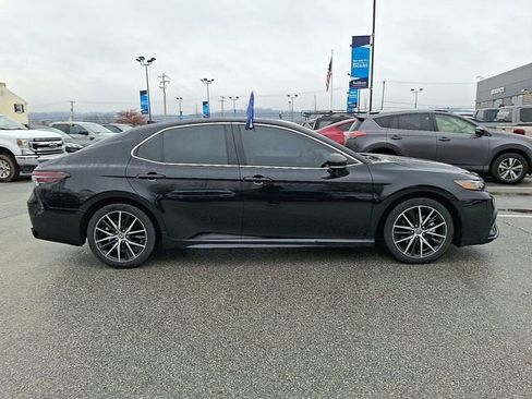 Used 2022 Toyota Camry SE image 13