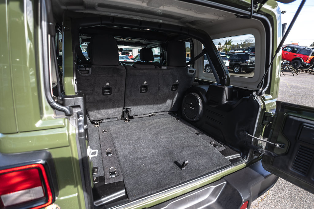 Used 2023 Jeep Wrangler Unlimited Sahara AWD/4WD image 32