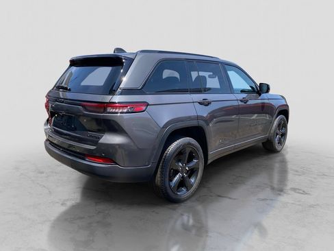 Used 2024 Jeep Grand Cherokee Limited w/ Black Appearance Package AWD/4WD image 9