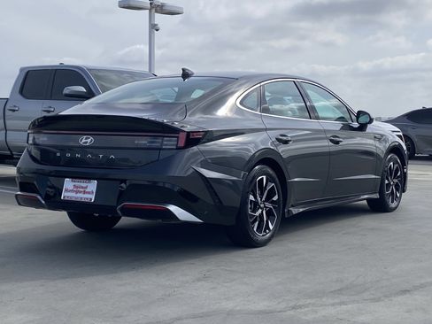 Used 2025 Hyundai Sonata SEL FWD image 3