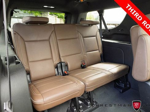 Used 2024 Chevrolet Suburban High Country AWD/4WD image 4