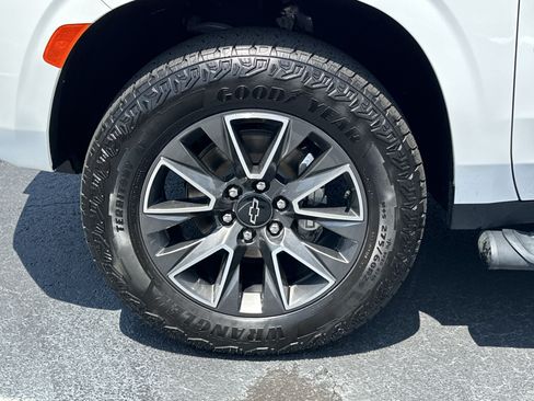 Used 2023 Chevrolet Tahoe Z71 w/ Luxury Package AWD/4WD image 11