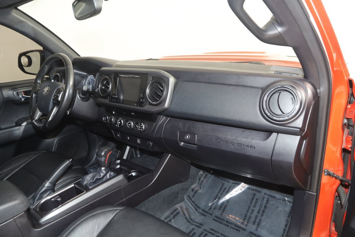 Used 2016 Toyota Tacoma TRD Sport w/ Towing Package AWD/4WD image 33