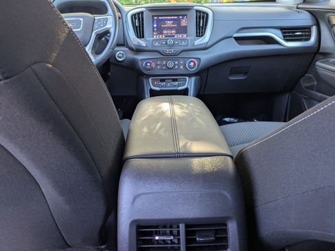 Used 2023 GMC Terrain SLE w/ Driver Convenience Package image 27