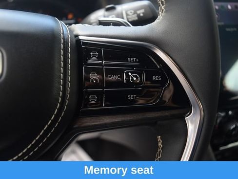 Used 2023 Jeep Grand Cherokee L Overland AWD/4WD image 5
