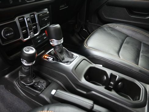 Certified 2025 Jeep Gladiator Sport image 22