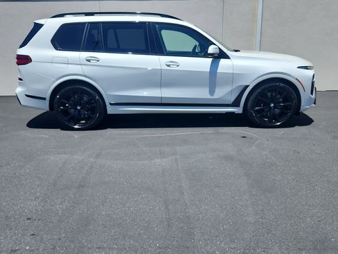 Used 2024 BMW X7 xDrive40i w/ M Sport Package AWD/4WD image 3