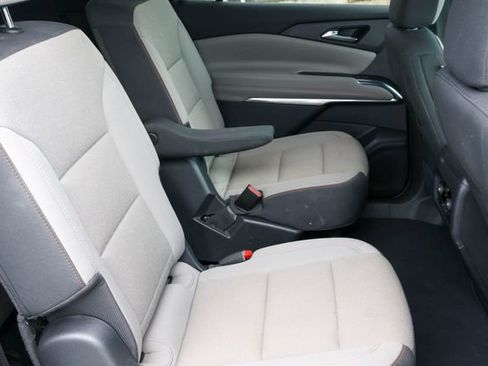Used 2024 Chevrolet Traverse LT FWD image 18