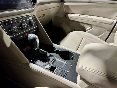 Used 2019 Volkswagen Atlas SE w/ Towing Package image 19