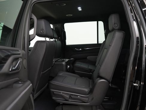 Used 2022 GMC Yukon XL Denali image 16