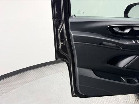 Used 2016 Mercedes-Benz Metris Passenger image 13