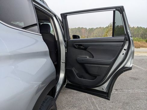 Used 2023 Toyota Highlander L image 51