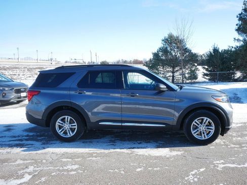 Certified 2022 Ford Explorer XLT w/ Class IV Trailer Tow Package image 4