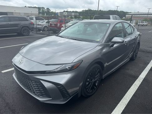Used 2025 Toyota Camry SE w/ Multimedia Upgrade Package AWD/4WD image 2