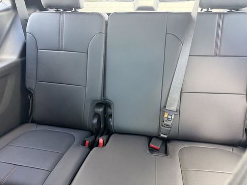 Used 2023 Chevrolet Traverse RS FWD image 20