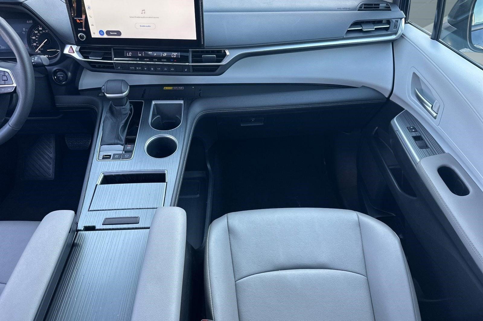 Used 2026 Toyota Sienna XLE FWD image 30