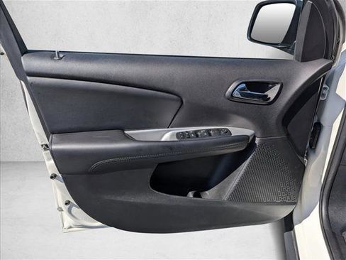 Used 2019 Dodge Journey SE image 21