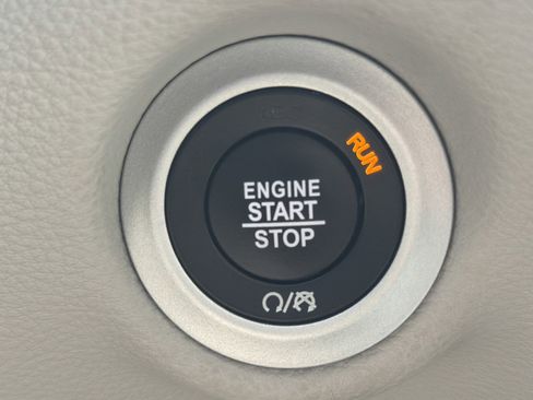 Used 2022 Chrysler Pacifica Touring-L w/ Uconnect Theater Family Group AWD/4WD image 28