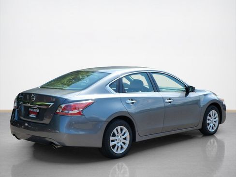 Used 2015 Nissan Altima 2.5 S w/ Power Driver Seat Package FWD image 3