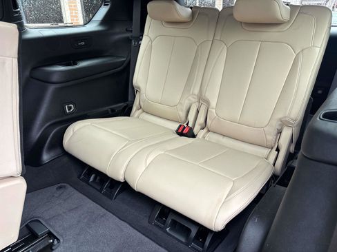 Used 2023 Jeep Grand Cherokee L Limited image 9