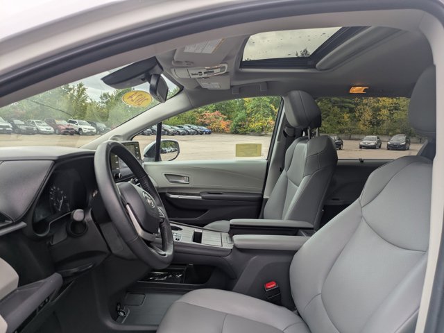 Used 2024 Toyota Sienna XLE w/ XLE Plus Package AWD/4WD image 14