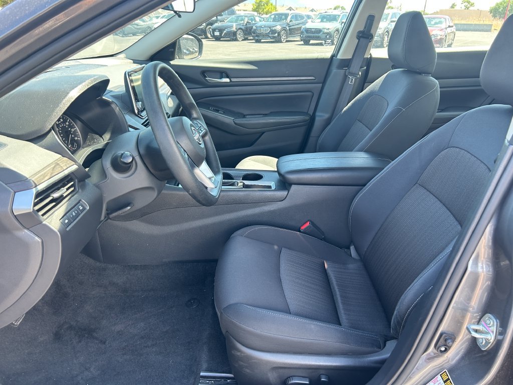 Used 2025 Nissan Altima 2.5 SV FWD image 24