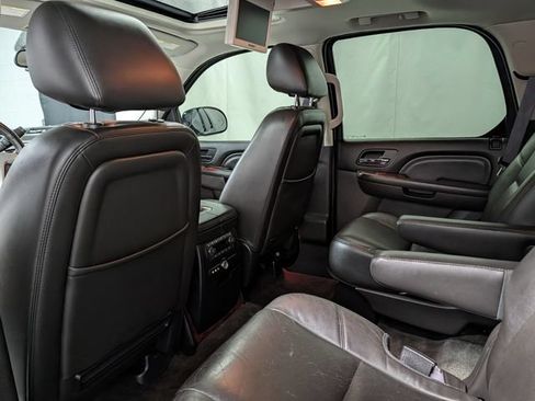 Used 2013 Cadillac Escalade Luxury AWD/4WD image 12