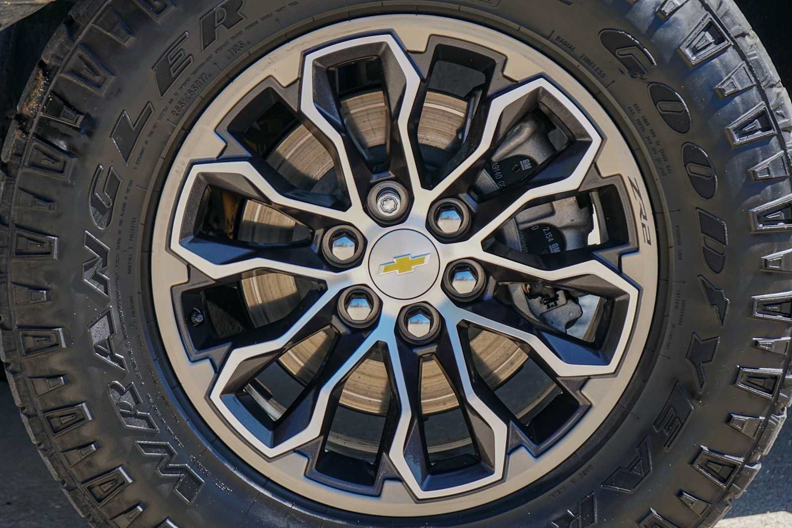 Used 2022 Chevrolet Colorado ZR2 AWD/4WD image 2