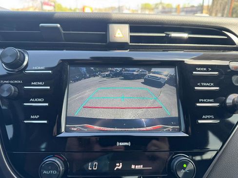 Used 2020 Toyota Camry SE image 19