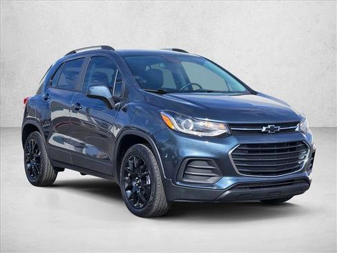 Used 2022 Chevrolet Trax LT w/ Driver Confidence Package AWD/4WD image 3