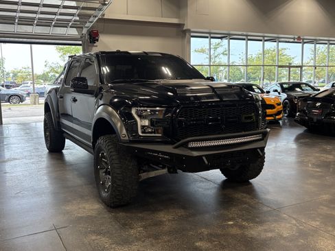 Used 2018 Ford F150 Raptor w/ Equipment Group 802A Luxury AWD/4WD image 2