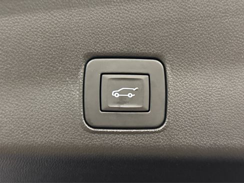 Used 2023 Chevrolet TrailBlazer RS w/ Sun and Liftgate Package image 44