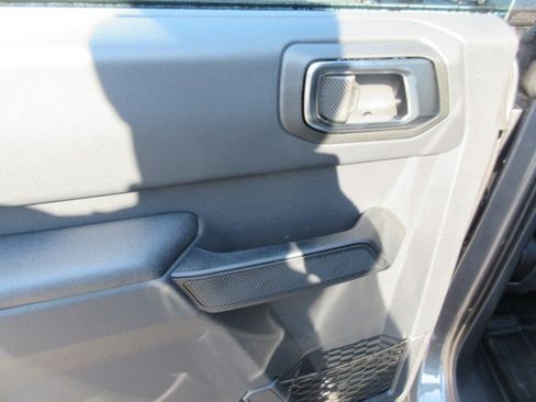 New 2025 Ford Bronco 4-Door AWD/4WD image 17