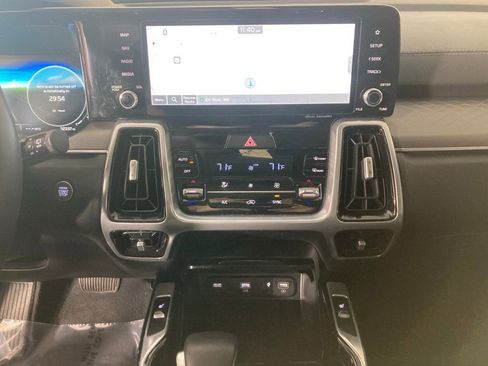 Used 2023 Kia Sorento SX image 2