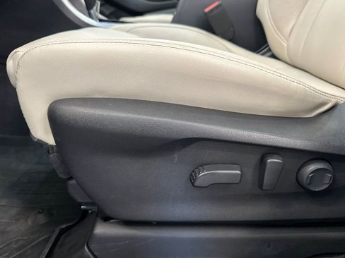 Used 2022 Subaru Ascent Limited w/ Technology Package image 17