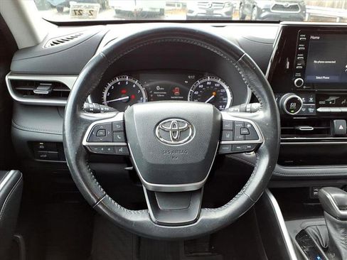Used 2022 Toyota Highlander XLE image 23