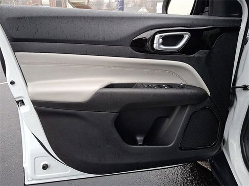 Used 2024 Jeep Compass Limited image 12