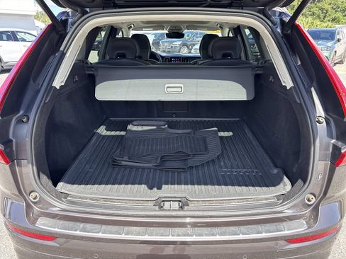 Used 2022 Volvo XC60 B5 Momentum w/ Climate Package FWD image 29