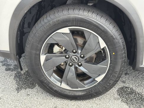 Certified 2025 Nissan Rogue SV AWD/4WD image 31