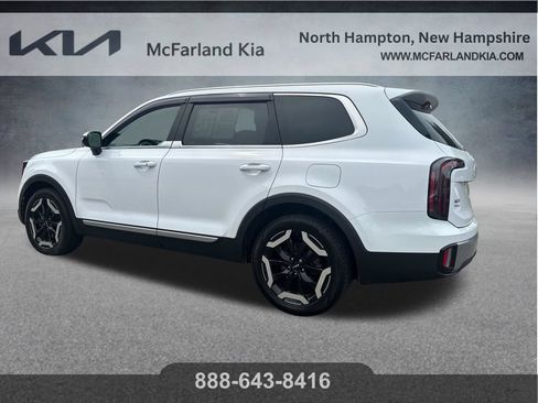 Used 2023 Kia Telluride EX w/ EX Captain's Chair Package FWD image 4