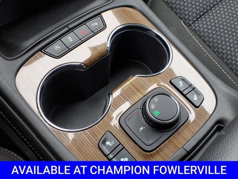 Certified 2023 GMC Acadia SLE w/ Driver Convenience Package FWD image 30