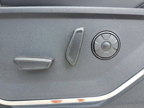 Used 2025 Ford F250 Platinum AWD/4WD image 12