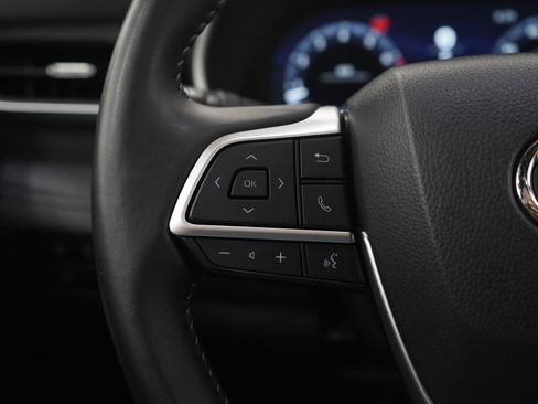 Used 2025 Toyota Highlander XSE AWD/4WD image 23