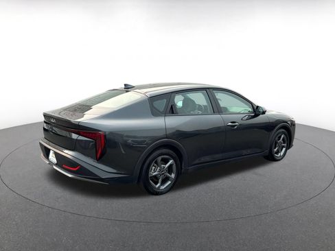 Used 2025 Kia K4 FWD image 11