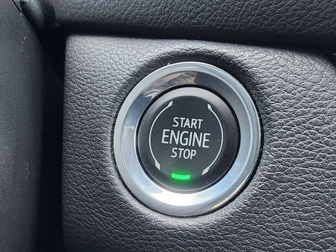 Used 2024 Cadillac XT4 Premium Luxury image 21