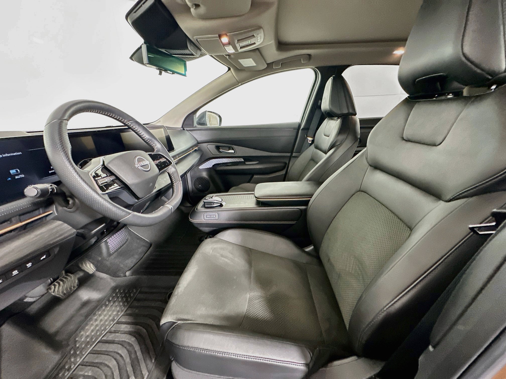 Used 2023 Nissan Ariya FWD image 13