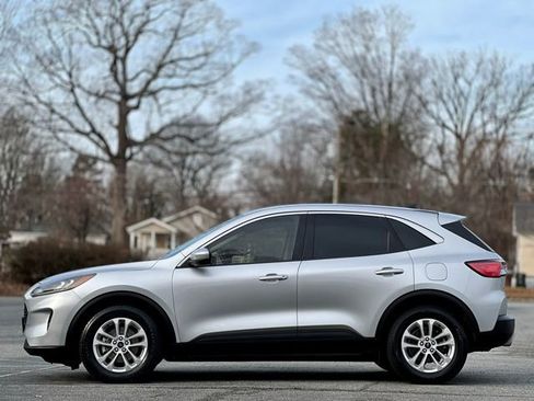 Used 2020 Ford Escape SE image 8