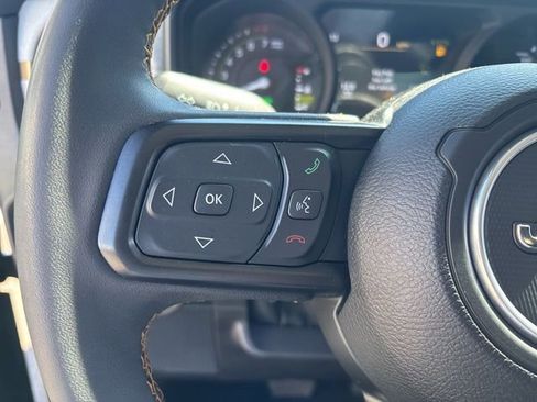 Used 2024 Jeep Wrangler Unlimited w/ Convenience Group AWD/4WD image 16