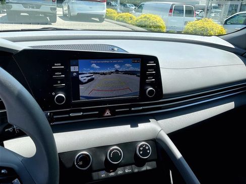 Used 2025 Hyundai Elantra SE FWD image 19